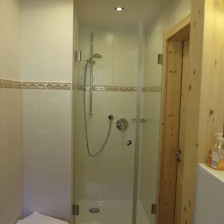 Gaestehaus Alpenrose Gæstehus *